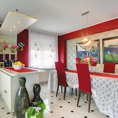Luxury On Two Floors With Swimming Pool Medolino