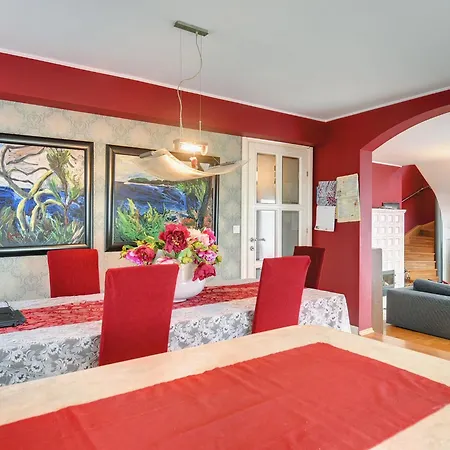 Luxury On Two Floors With Swimming Pool 메덜린