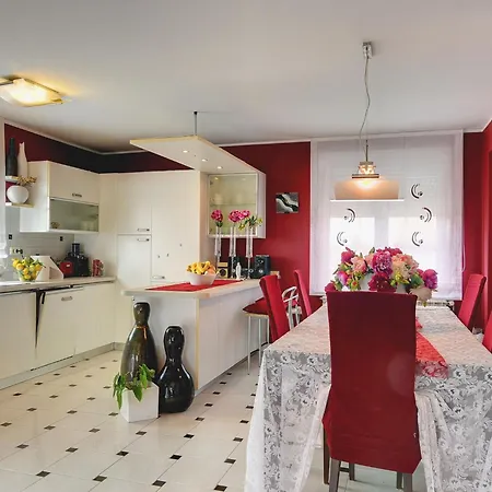Luxury On Two Floors With Swimming Pool Medolino
